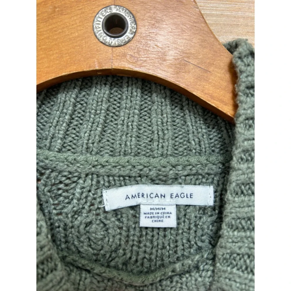 American Eagle Sage Green Diamond Cable Knit Mock‎ Neck Cropped Sweater Medium